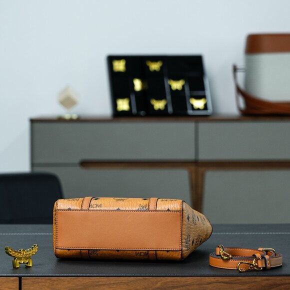 ❤️✨MCM mini aren top-zip shopper in visetos bag ✨ - Picture 4 of 8